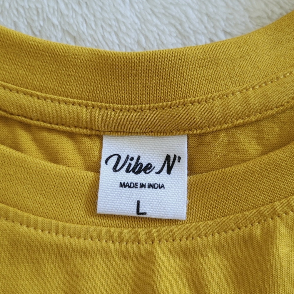 Vibe N' "Happiness Comes In Waves"🌊 Graphic Tee - NWT - Picture 5 of 10